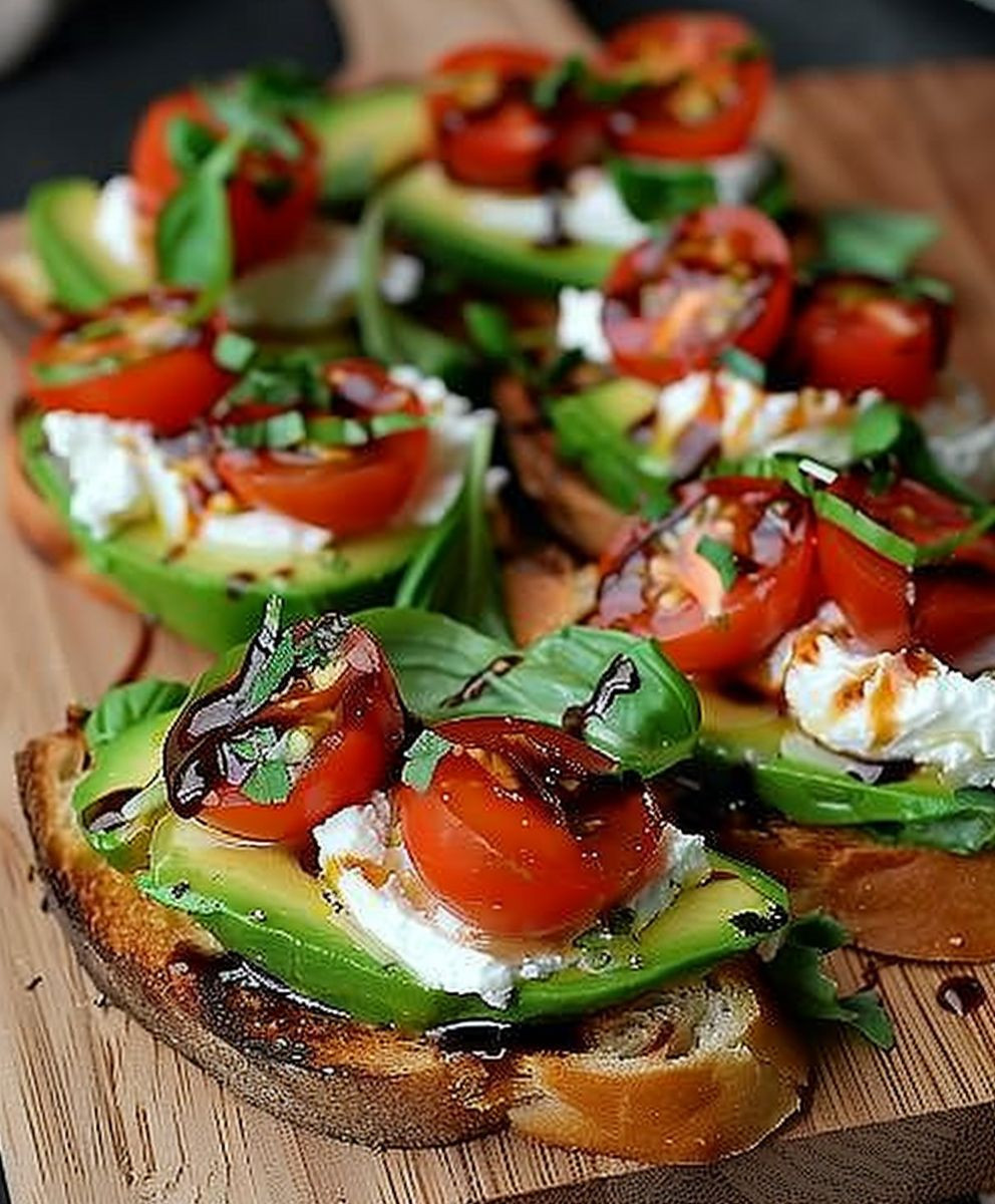 Avocado Burrata Bruschetta Frühstück